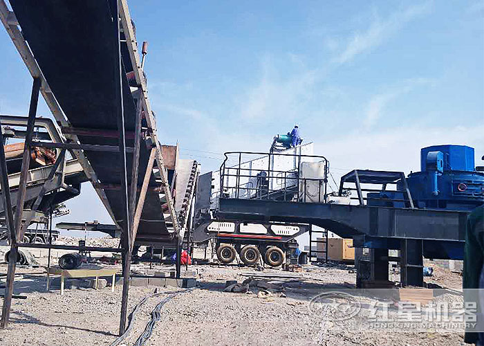 红星阿曼用户时产300吨移动破沙机作业现场